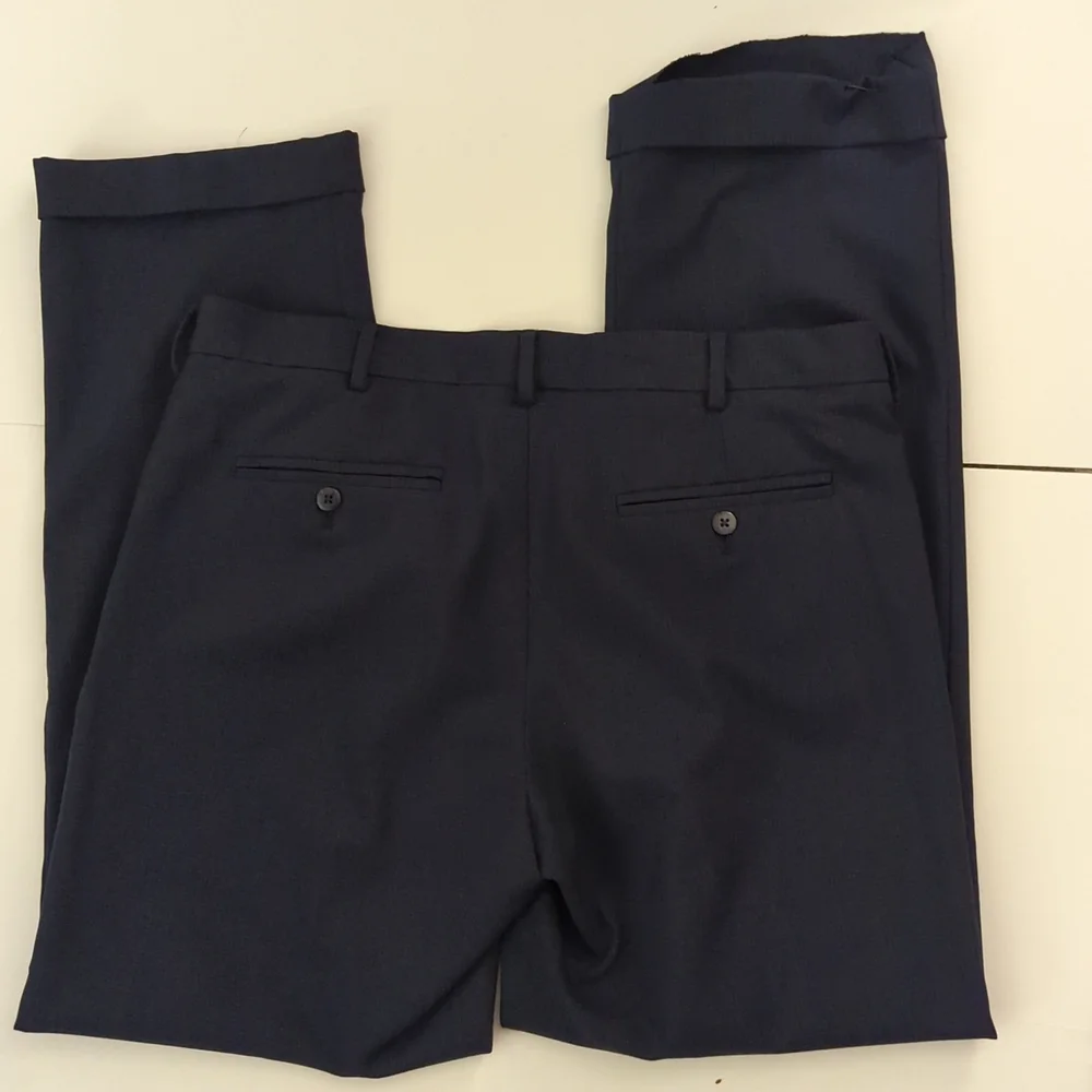 Van Heusen 33x32 classic fit dress slacks - Picture 6 of 6